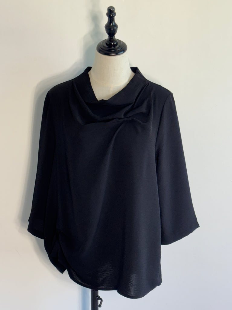 Shana - New Airflow Top in Black
