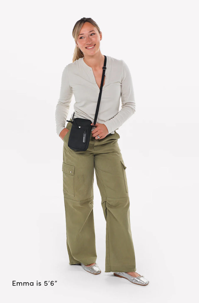 Sherpani Simplicity Anti-Theft Crossbody Wallet